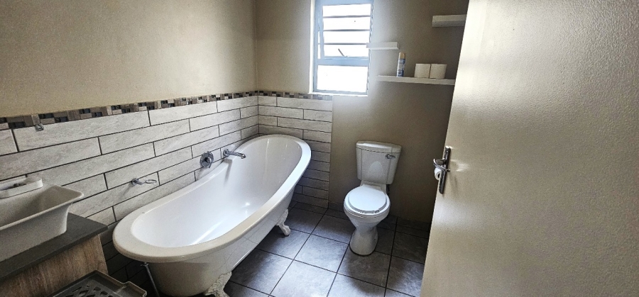 To Let 2 Bedroom Property for Rent in Waterkloof A H North West